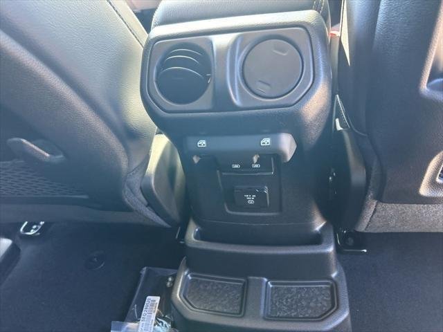 2025 Jeep Wrangler 4-Door Sahara - Photo 30