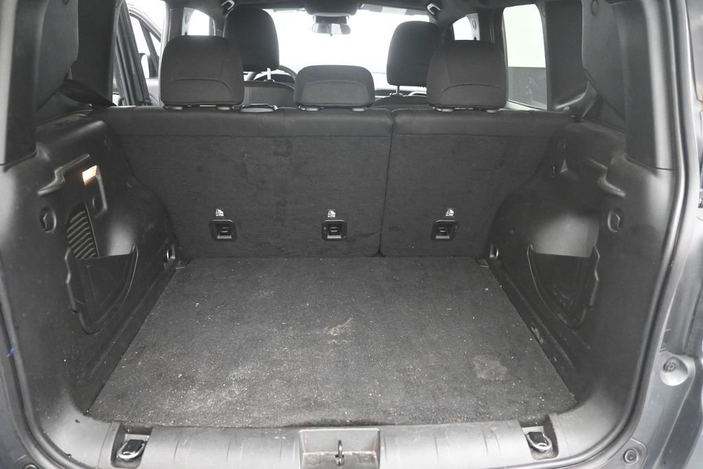 Used 2022 Gray Jeep Altitude image 24