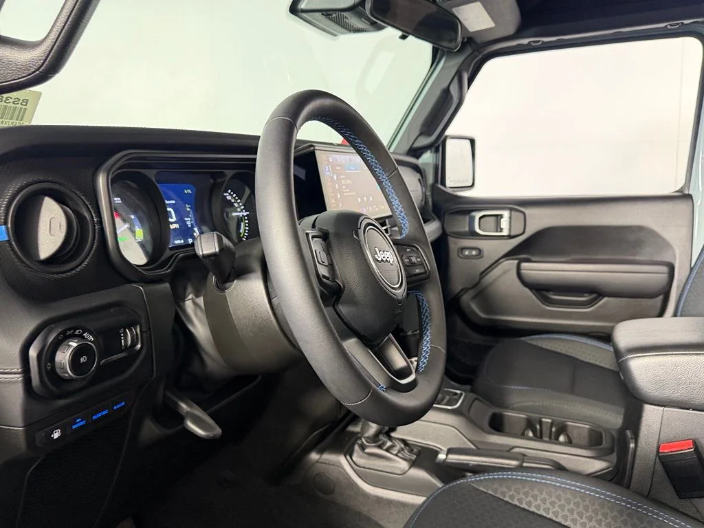 Used 2024  Jeep Rubicon 4xe image 22
