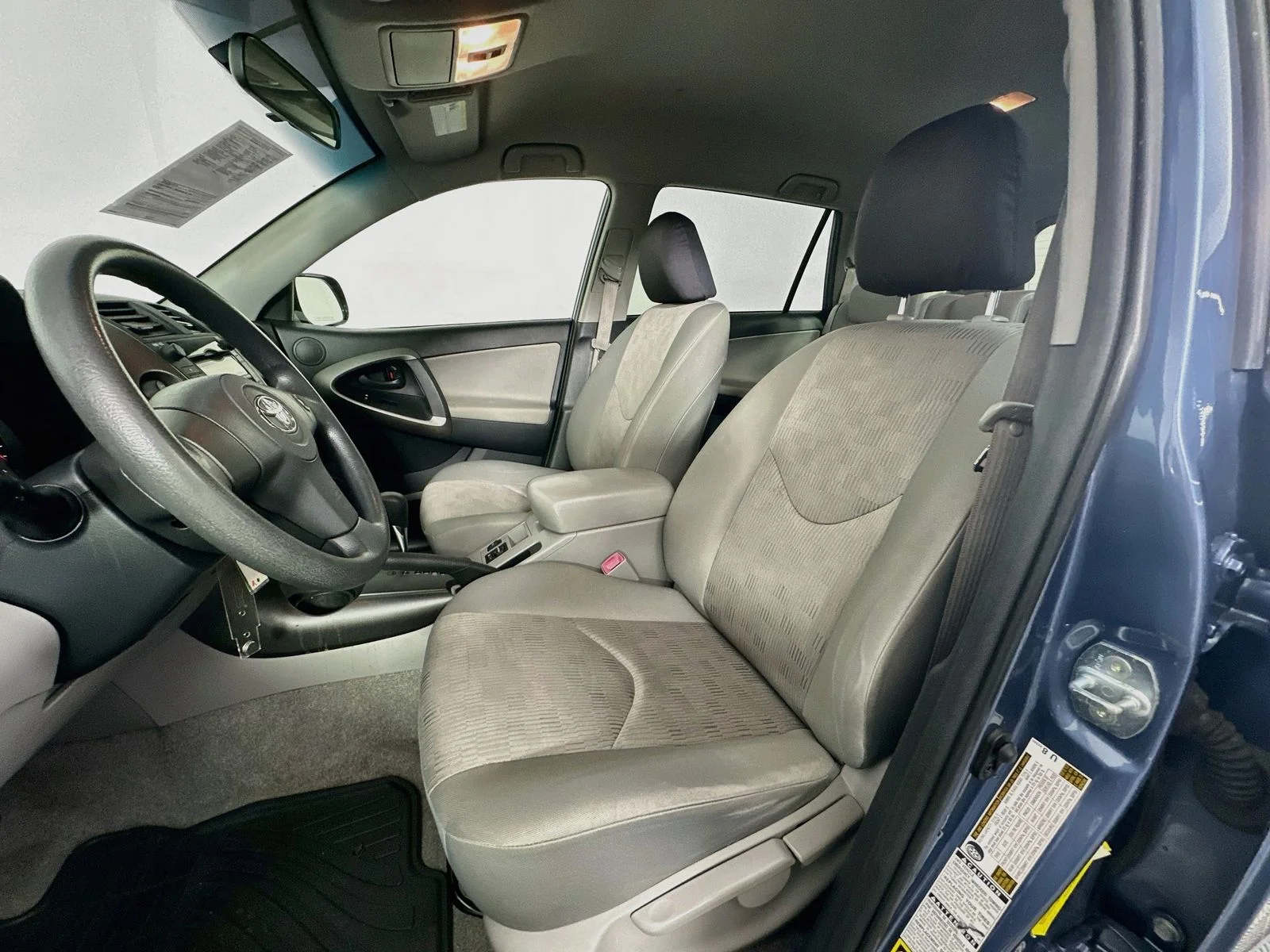 Used 2009 Pacific Blue Metallic Toyota Base image 18