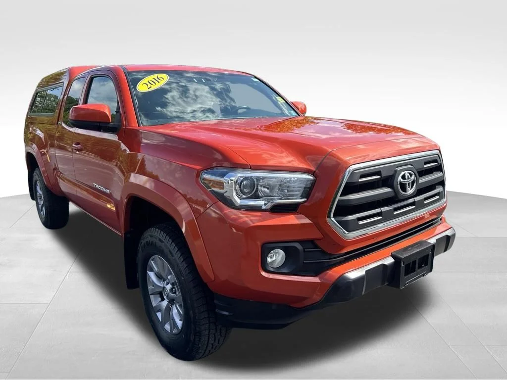 Used 2016 Red Toyota SR5 image 7