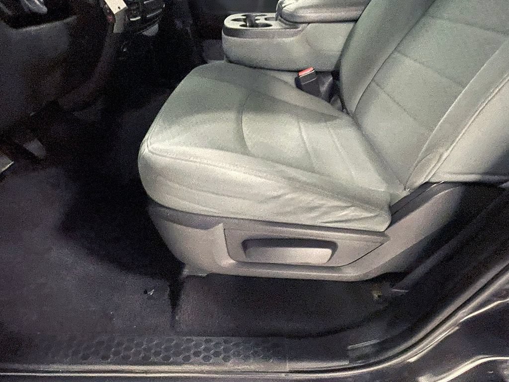 Used 2017 Granite Crystal Clearcoat Metallic Ram Express image 17