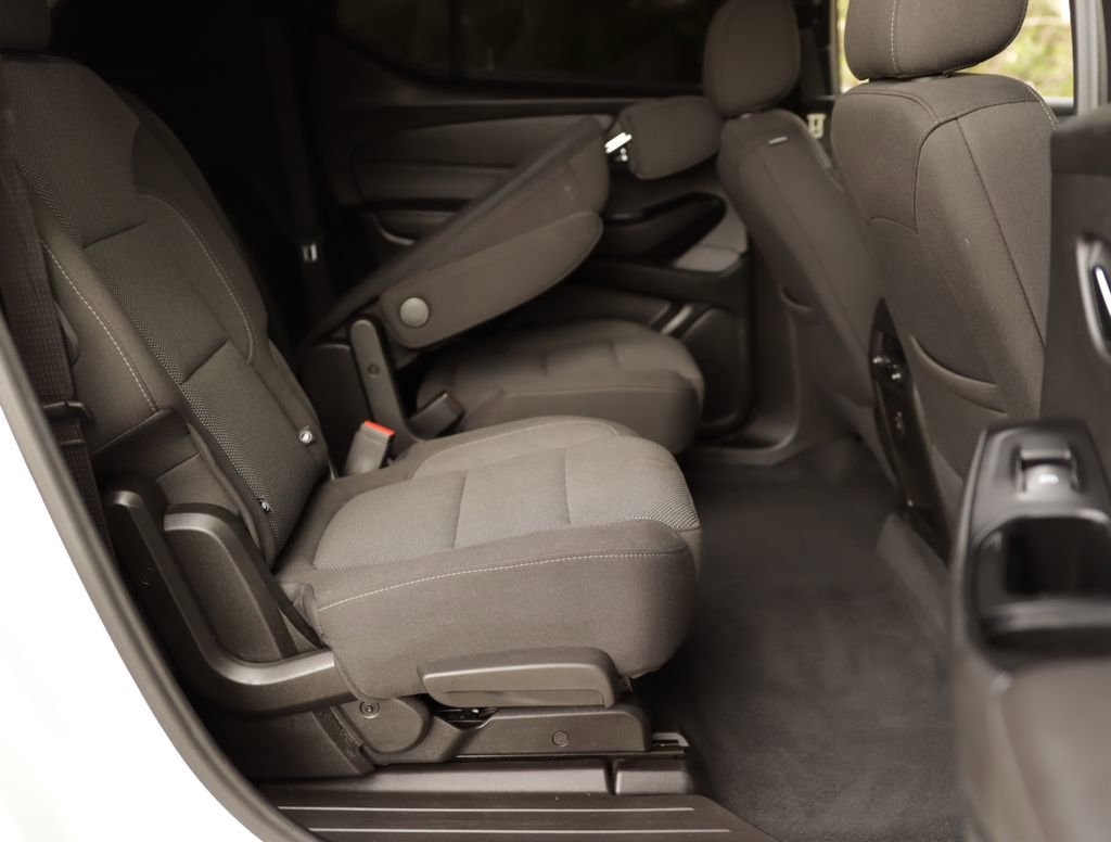 Used 2023 Summit White Chevrolet LT Cloth image 31