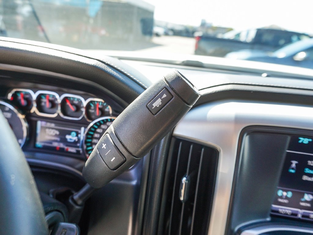 Used 2017 White GMC SLE image 22