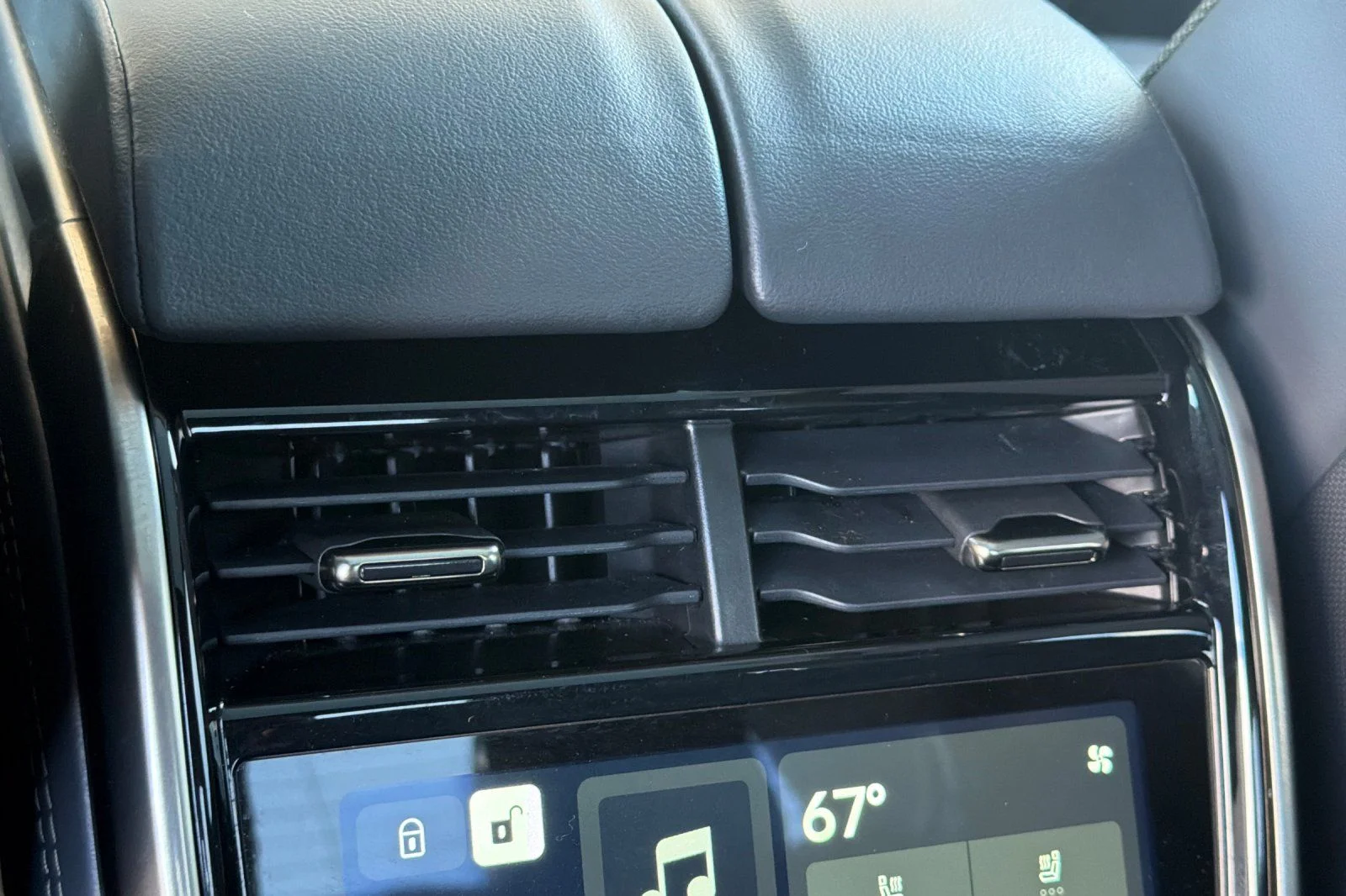 Used 2023  Rivian Adventure image 34