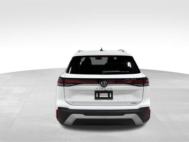 New 2026 White/off-white Volkswagen 2.0T SE image 4