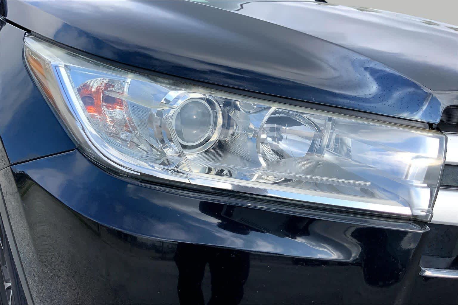 Used 2019 Midnight Black Metallic Toyota LE image 27