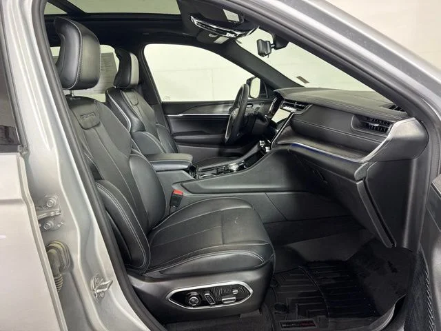 Used 2022 Silver Zynith Jeep Overland image 4