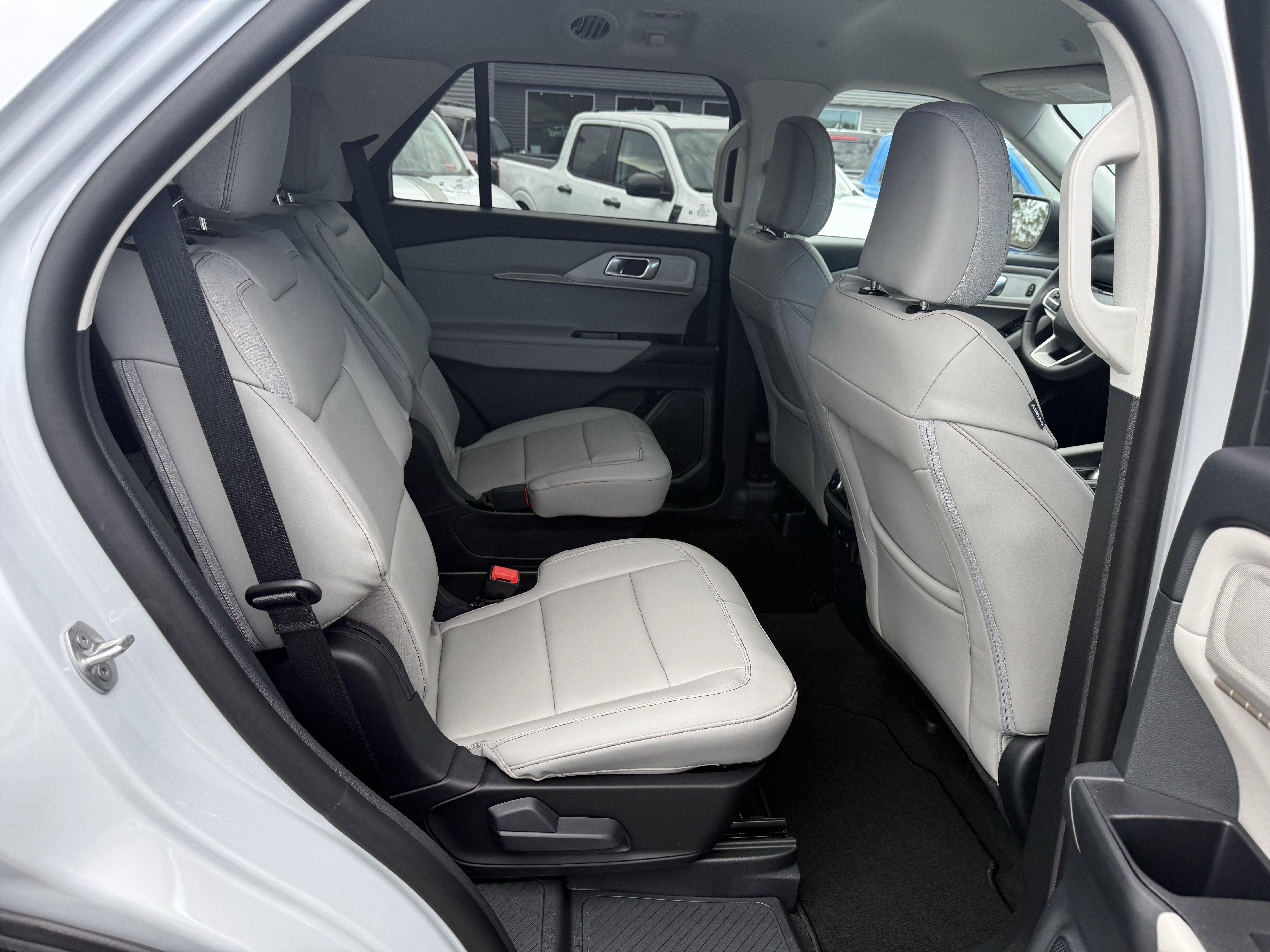 New 2026 Space White Metallic Ford Active image 5