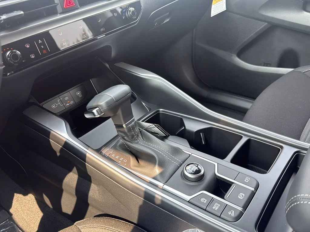 New 2026 Glacial White Pearl Kia LX image 22