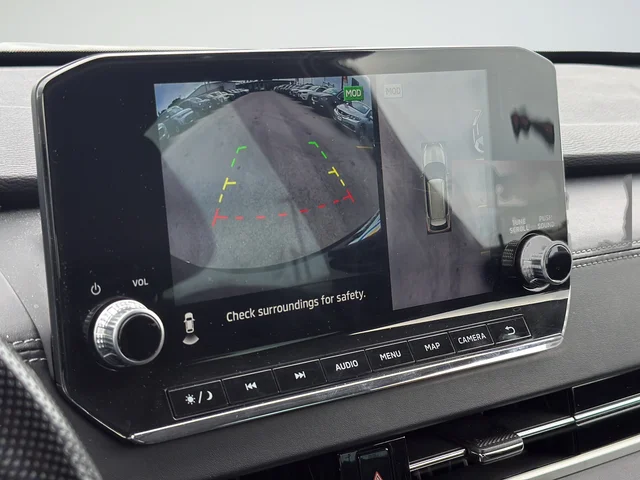 Used 2022 Black Mitsubishi SE image 24