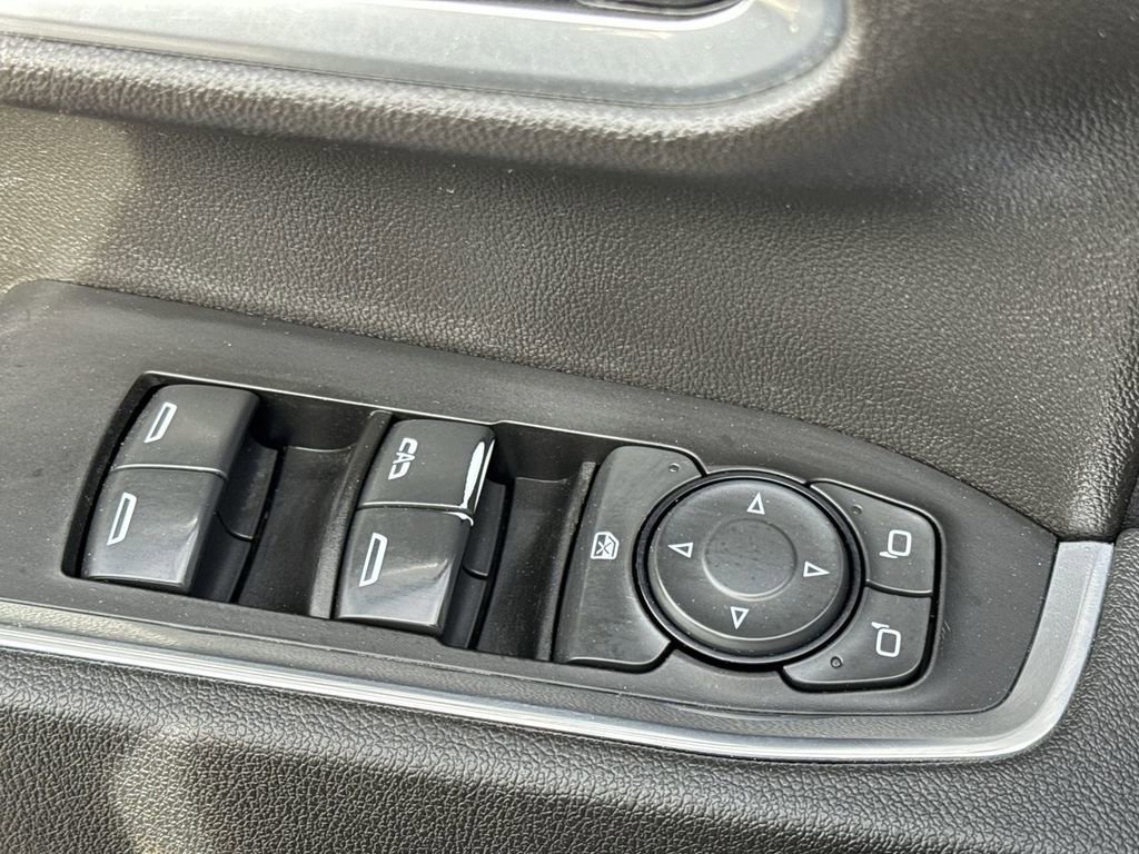 Used 2025 Summit White Chevrolet LT image 26