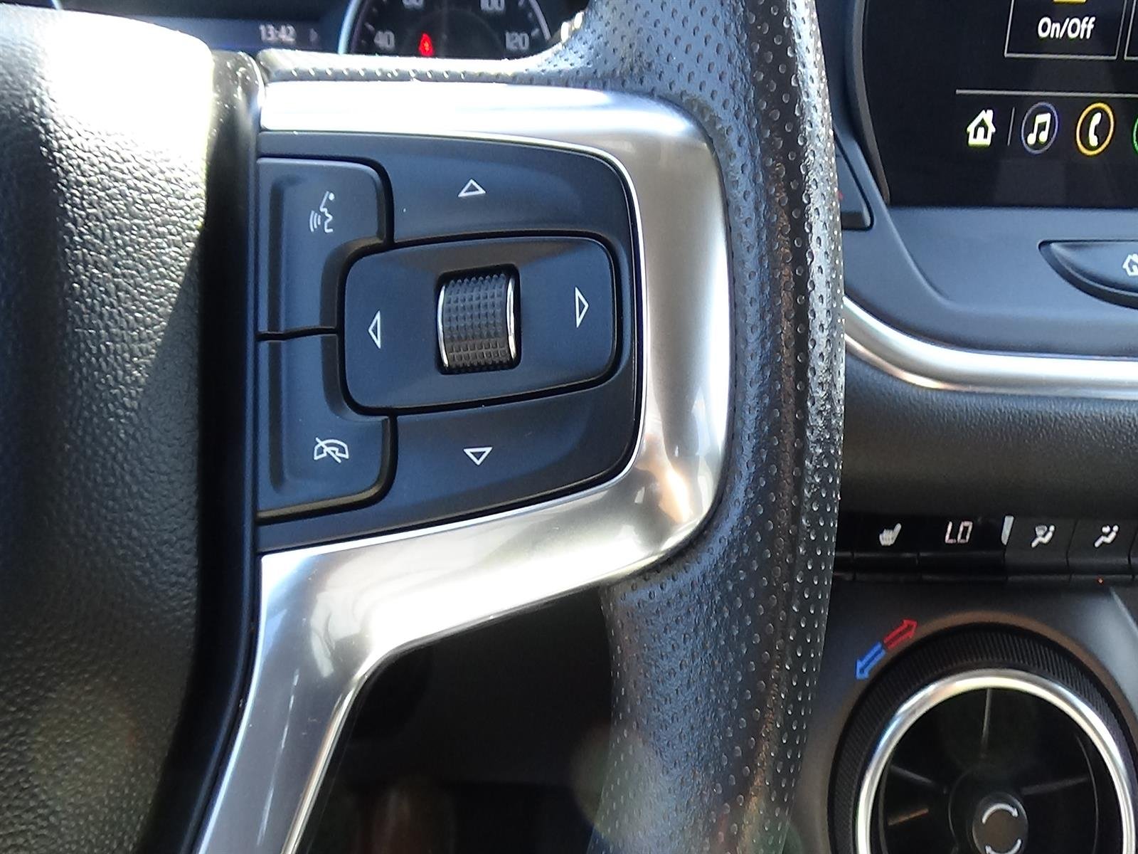 Used 2025 Black (gba) Chevrolet LT image 21