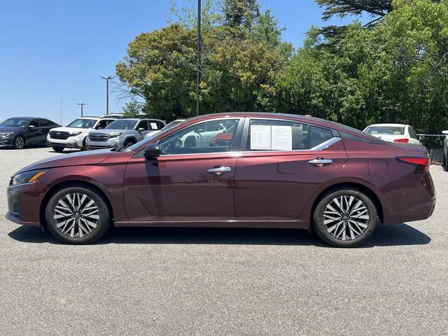 Used 2024 Red Nissan 2.5 SV image 10