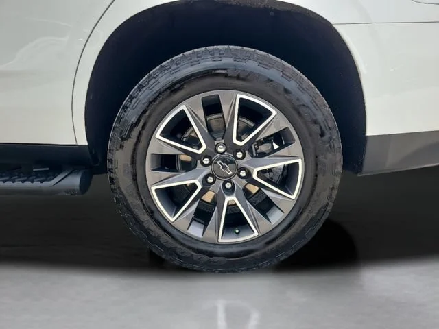 Used 2023 SUMMIT WHITE Chevrolet Z71 image 34