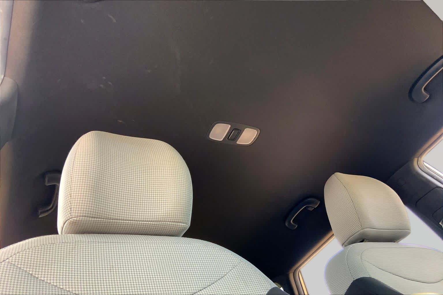 Used 2014 Titanium Gray Kia Base image 14