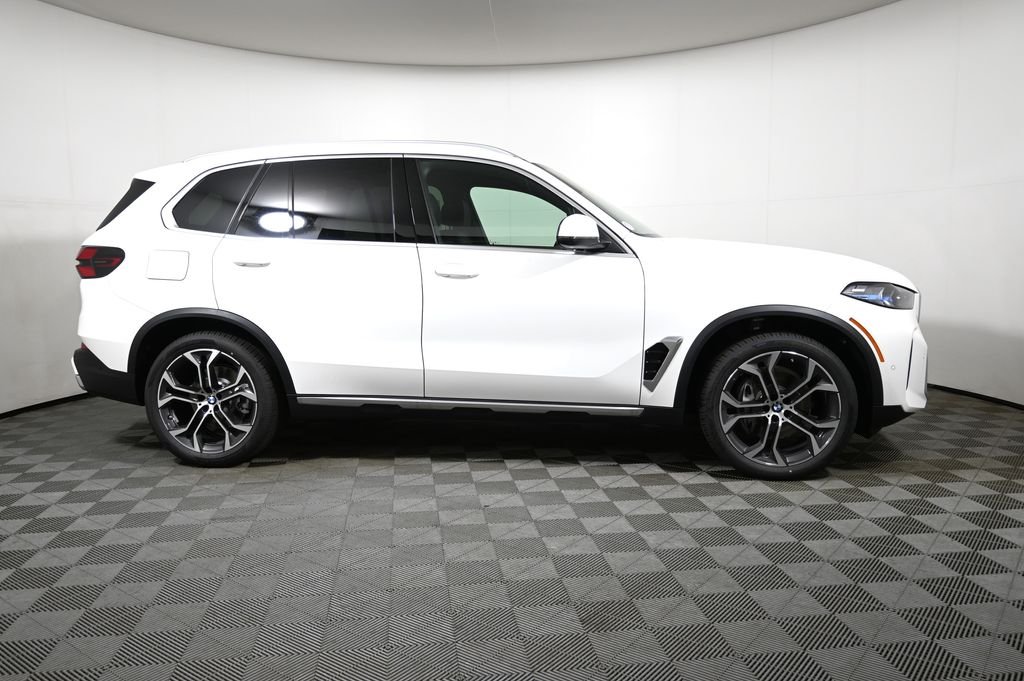 New 2026 Alpine White BMW xDrive40i image 8