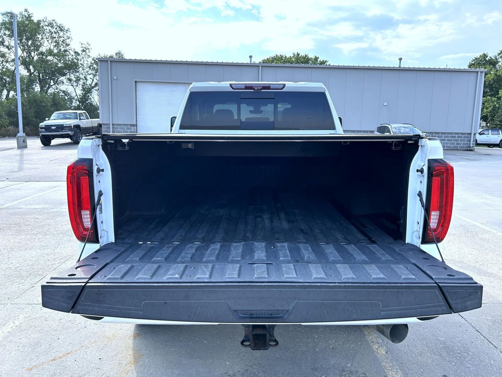 Used 2020 White GMC AT4 image 21