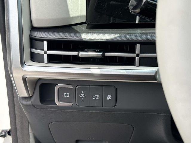 New 2027 White Hyundai SEL image 24