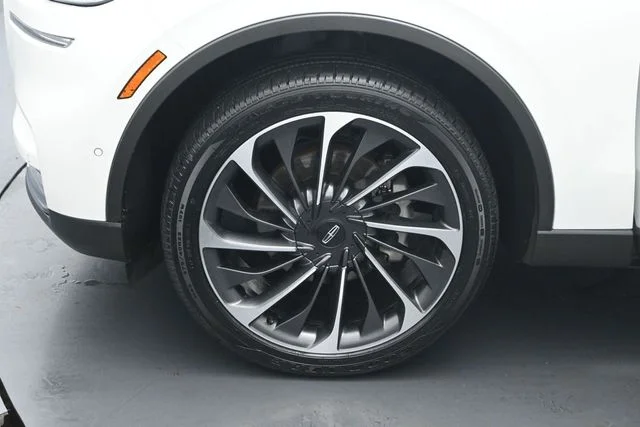 Used 2024 White Lincoln Reserve image 37
