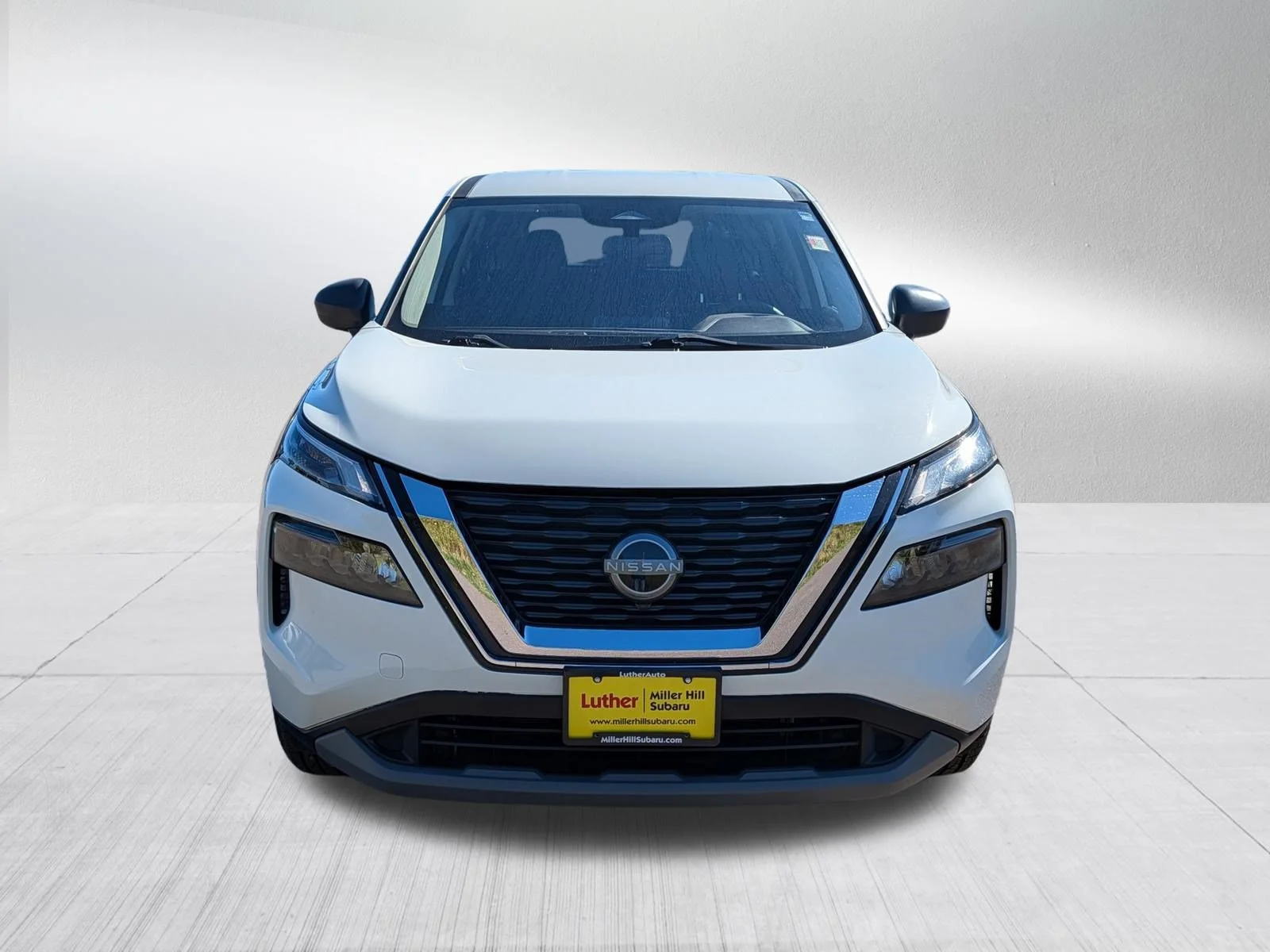 Used 2023 Glacier White Nissan S image 2