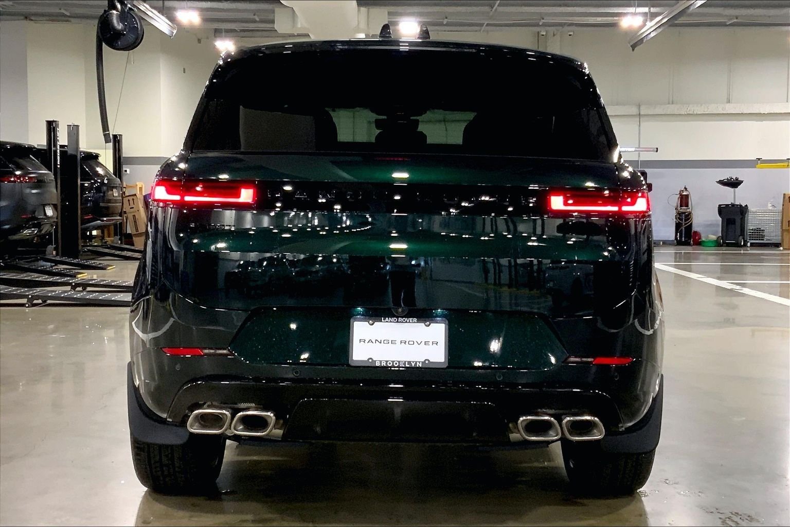 New 2027 British Racing Green Land Rover  Dynamic SE P530 image 4