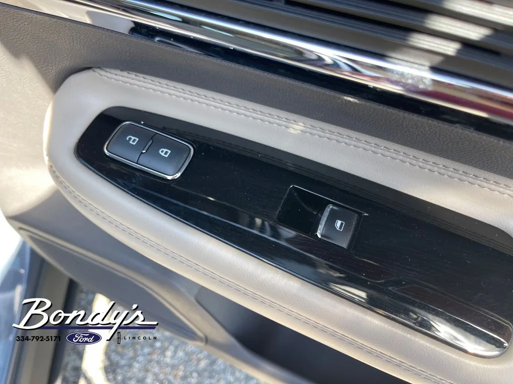 Used 2022 Blue Metallic Lincoln Standard image 19