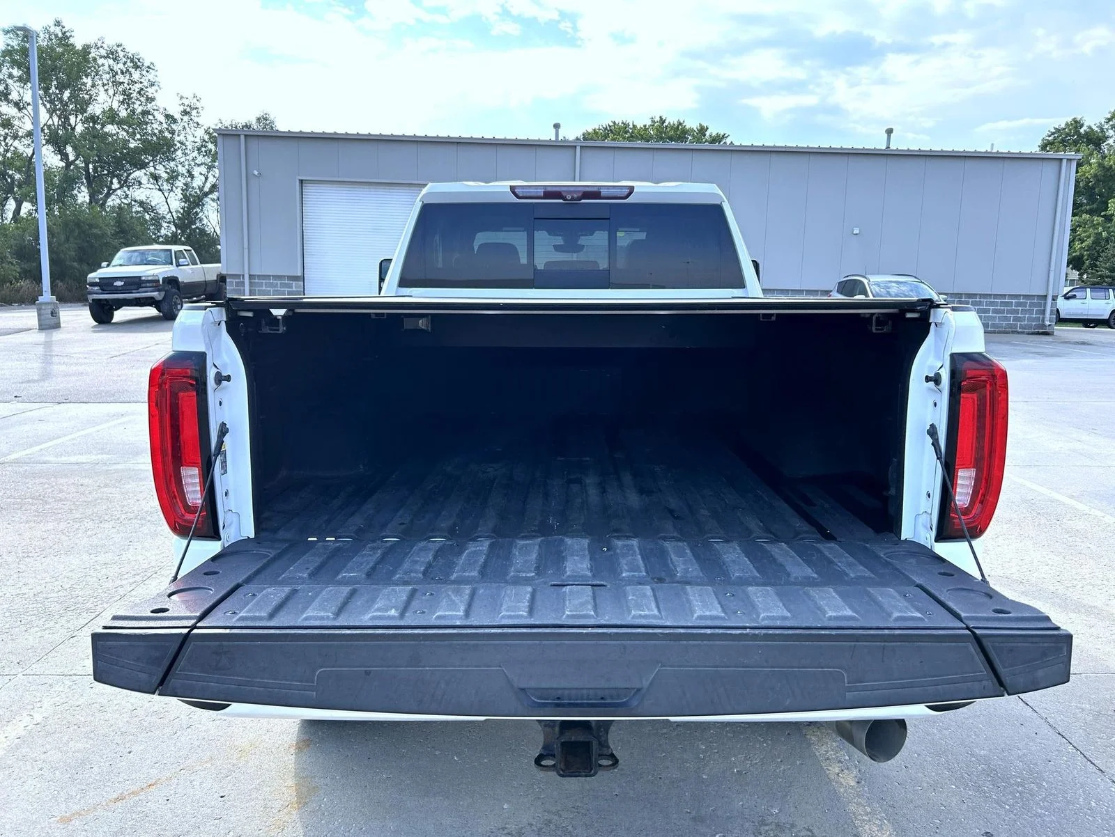 Used 2020 White GMC AT4 image 21
