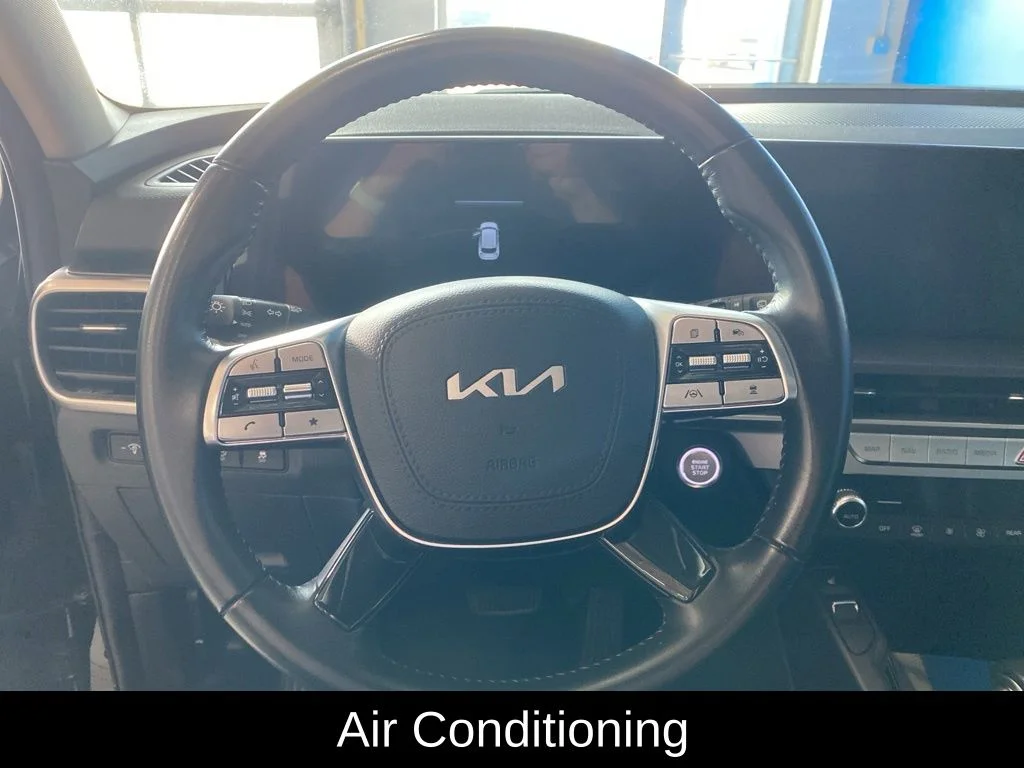 Used 2025 Black Kia S image 6