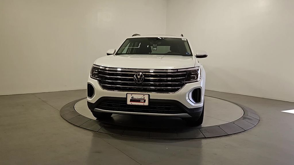 New 2026 White/off-white Volkswagen SE w/Technology image 8