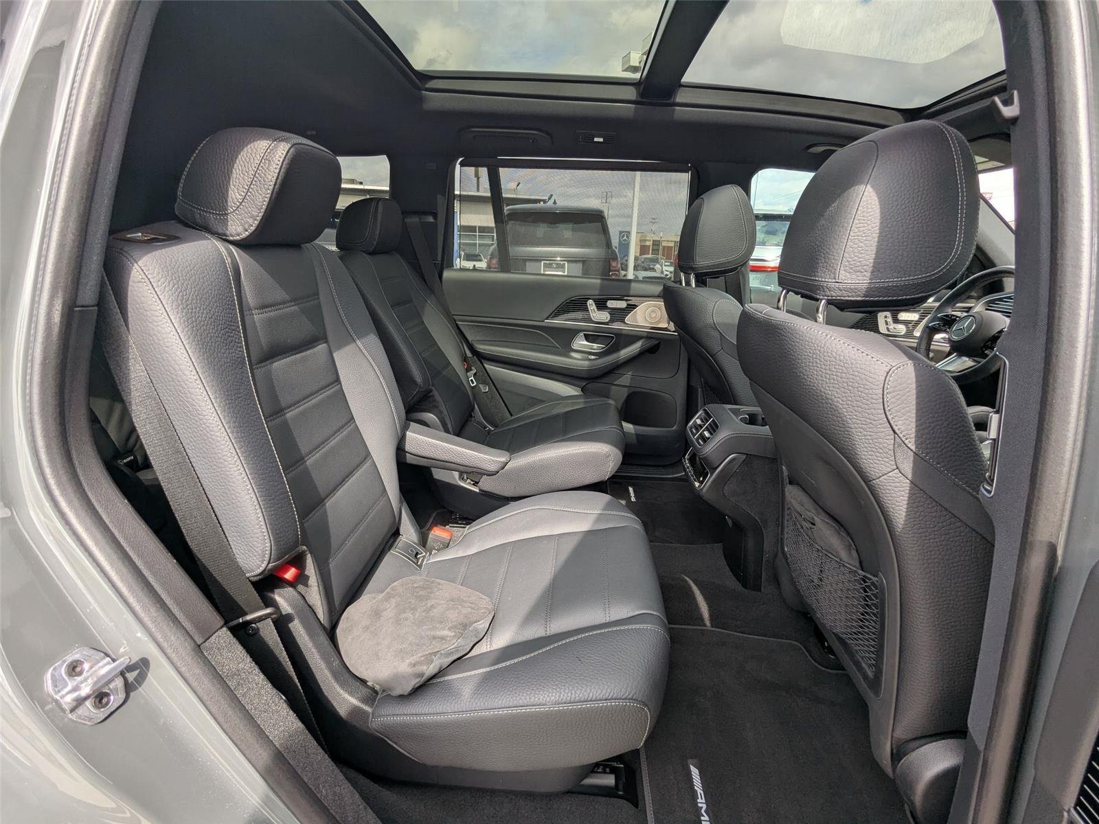Used 2025 MANUFAKTUR Signature Silicon Grey Mercedes-Benz GLS 450 image 32