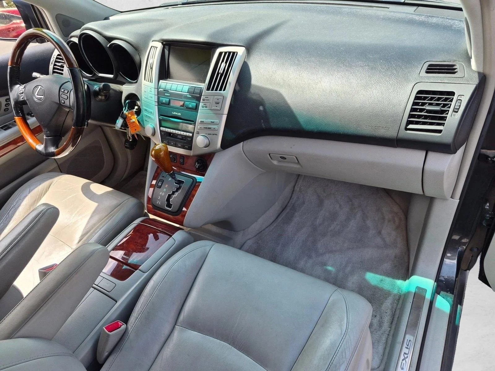 Used 2008 Silver/Gray Lexus  image 18