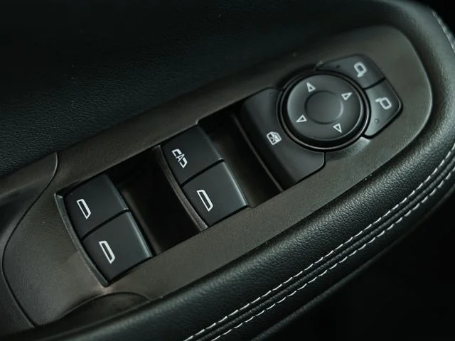 Used 2025 Ebony Twilight Metallic Buick Avenir image 19