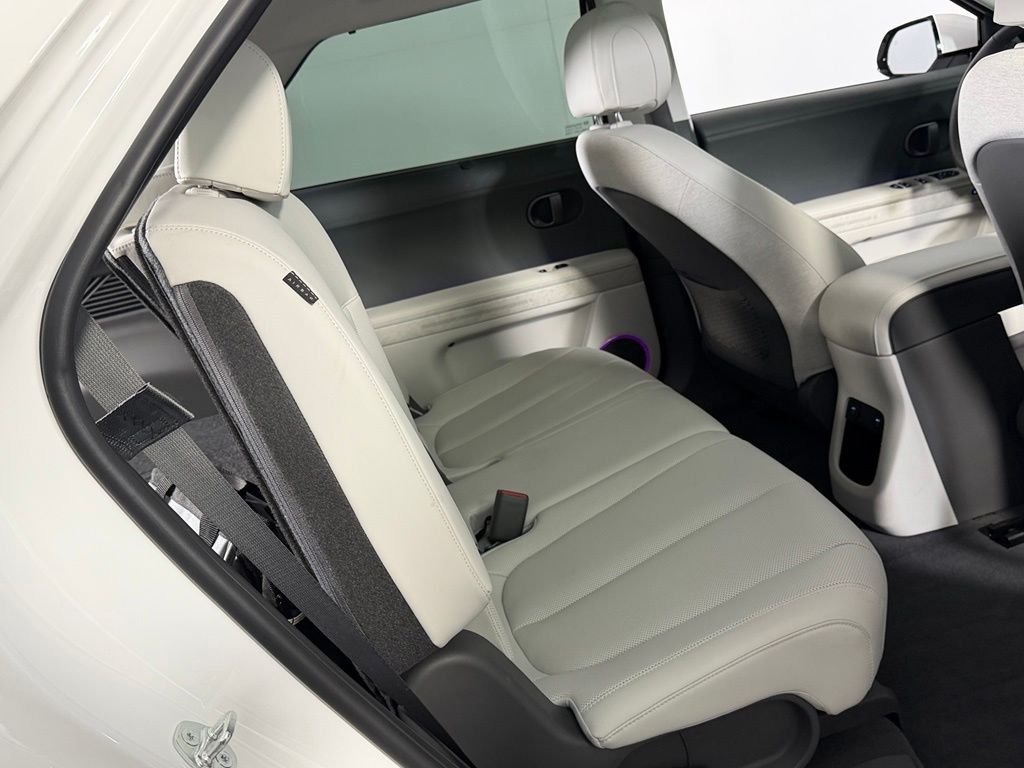 Used 2025 White Hyundai Limited image 28