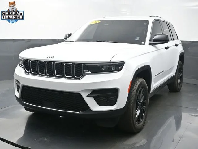 Used 2024 White Jeep Laredo X image 1