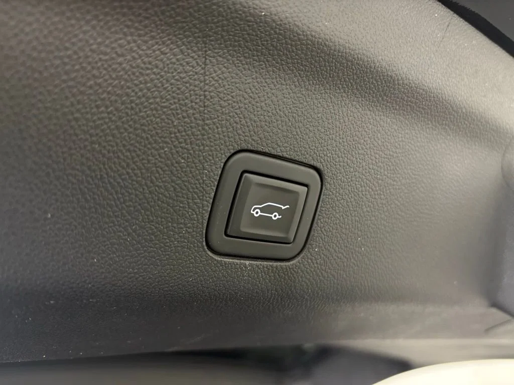 Used 2024 Onyx Black GMC Denali image 41