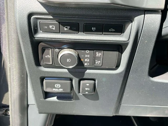Used 2021 Quartz Metallic Ford Lariat image 28