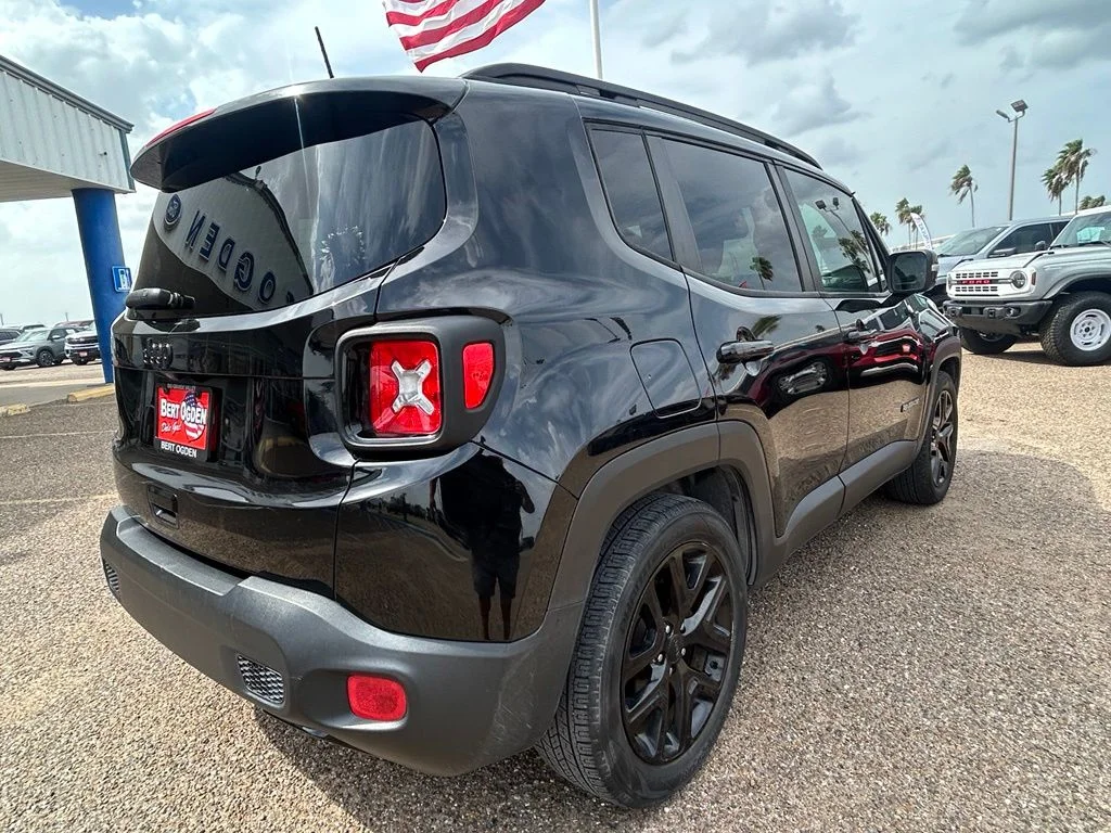 Used 2018 Black Jeep Latitude image 6