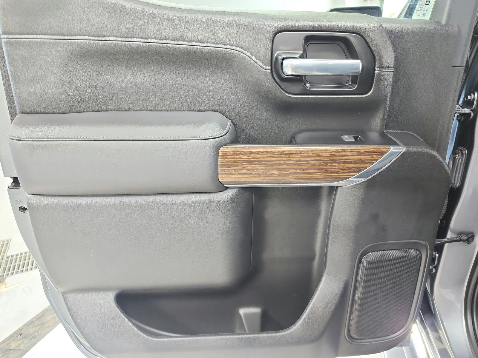 Used 2022 Gray Chevrolet High Country image 38