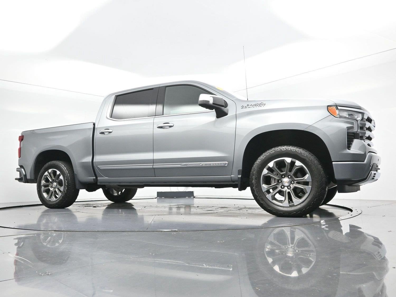 Used 2025 Sterling Gray Metallic Chevrolet High Country image 45