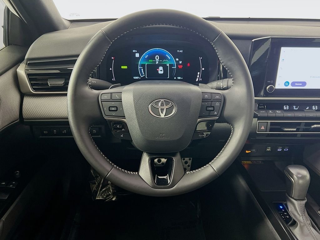 Used 2025 White Toyota SE image 11