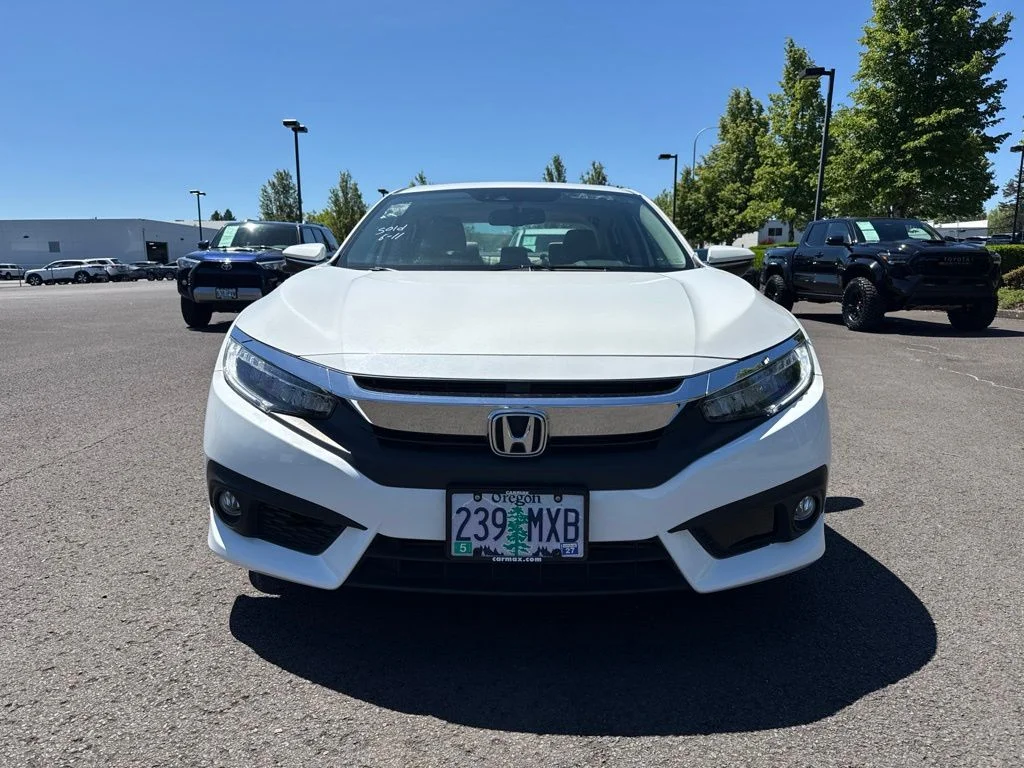 Used 2016 White Orchid Pearl Honda Touring image 2