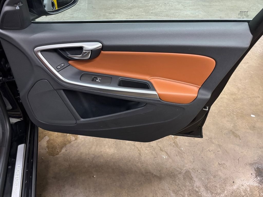 Used 2017 Onyx Black Metallic Volvo T5 image 20