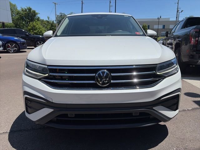 Used 2023 Opal White Pearl Volkswagen SE image 5