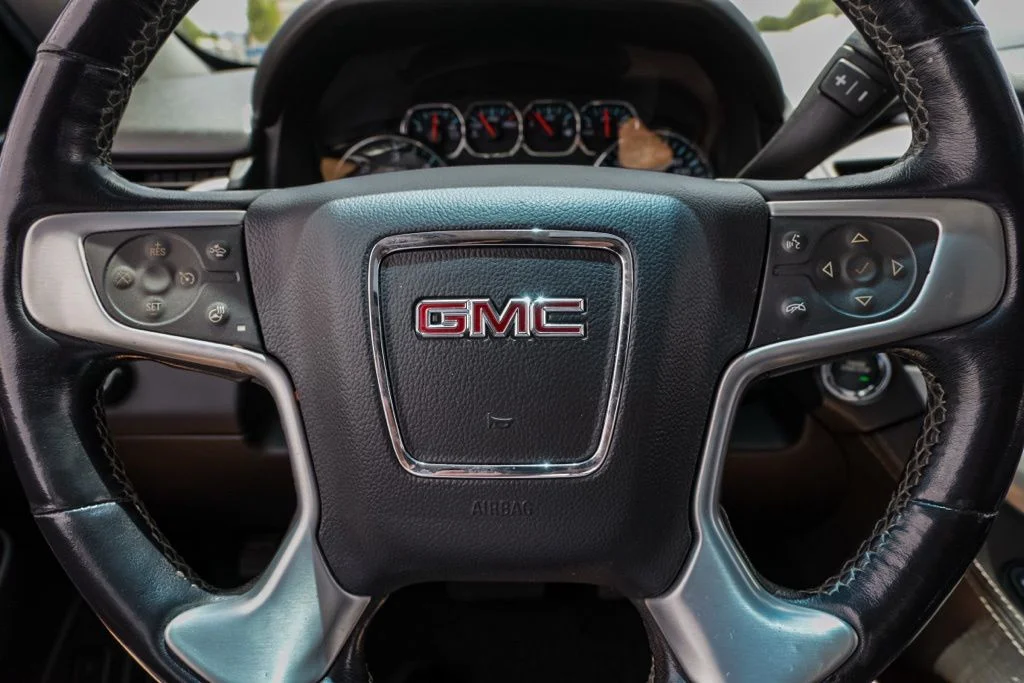 Used 2020 Black GMC SLT image 30