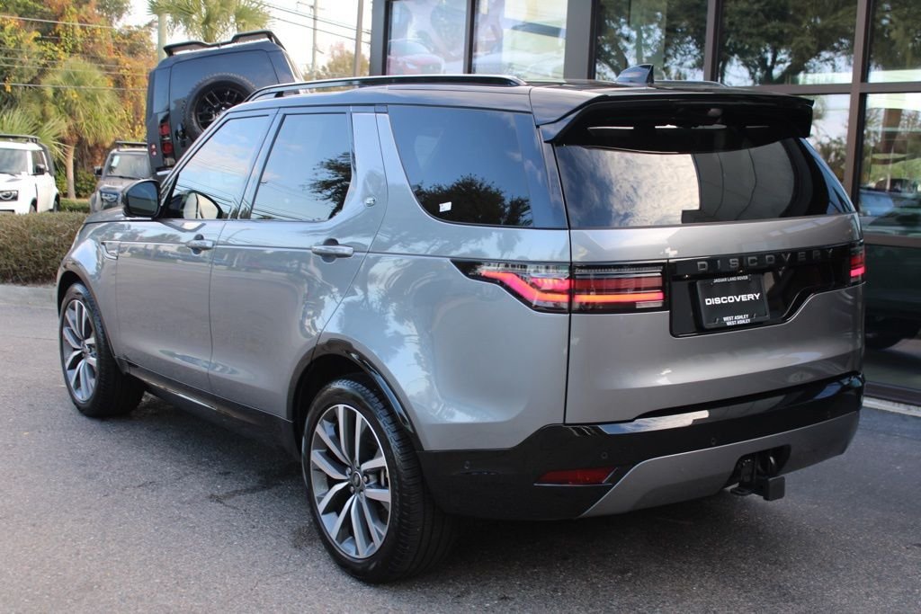 Used 2025  Land Rover Dynamic SE image 9
