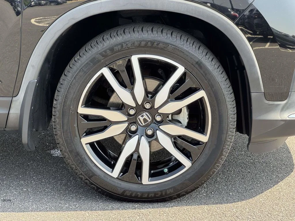 Used 2019  Honda Touring image 12