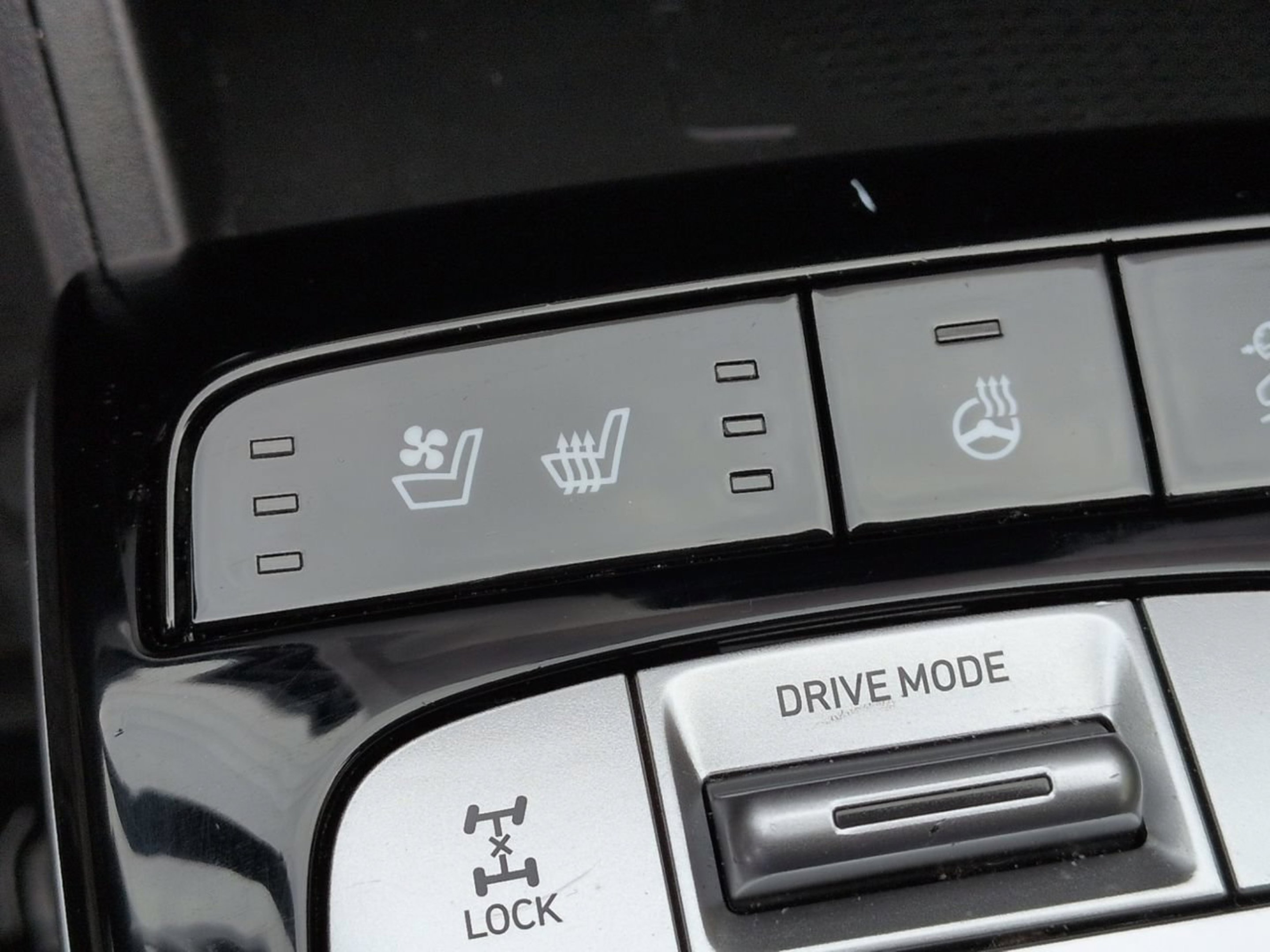 Used 2024 White Pearl Hyundai Limited image 24