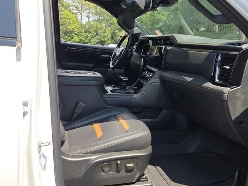 Used 2022 Summit White GMC AT4 image 18