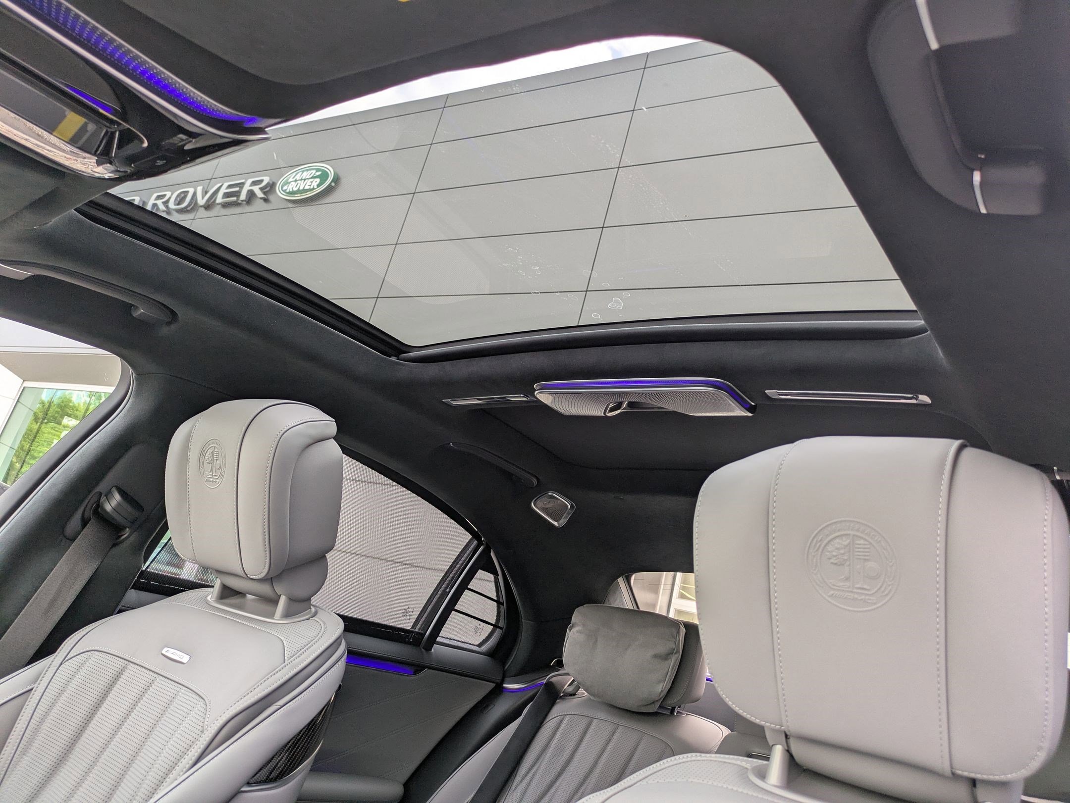 New 2026 MANUFAKTUR Signature Moonlight White Magno Mercedes-Benz AMG® S 63 E image 12